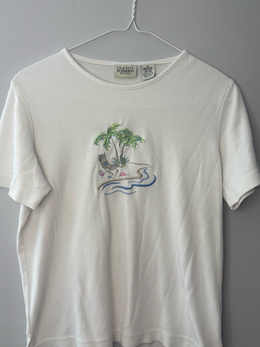Vintage Classic Elements Women’s white Tropical Embroidered Crew Neck Shirt